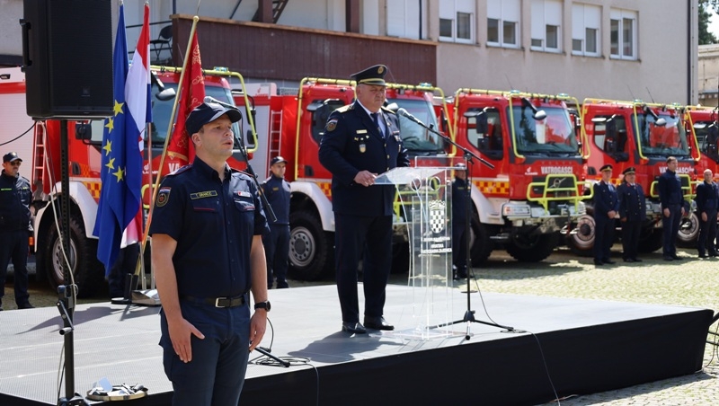 Svečana primopredaja novih specijaliziranih vatrogasnih vozila namijenjenima gašenju šumskih požara i intervencijama na zahtjevnim terenima