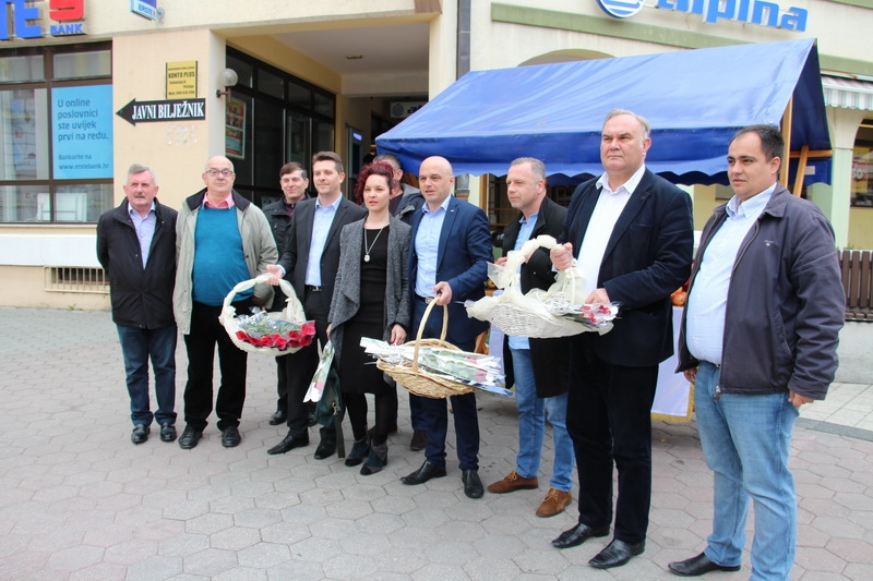 Svim Požežankama po paket zdravih i sočnih jabuka