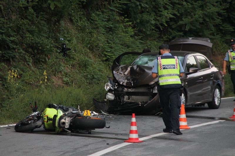 Teško ozlijeđen vozač motocikla
