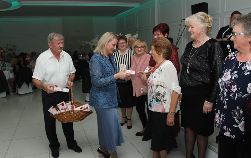 Tradicionalna Katarinska zabava u organizaciji Matice umirovljenika Požeško-slavonske županije i pokloni za sve Katice i Katarine