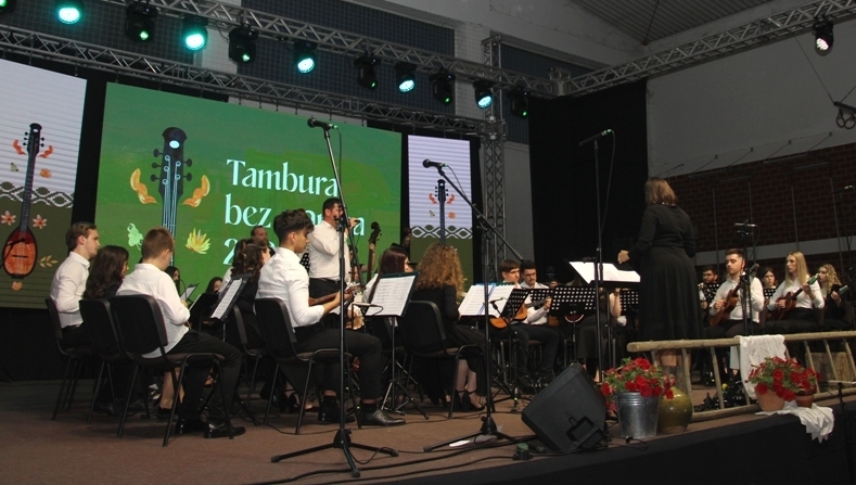 Trodnevna manifestacija "Tambura za dušu" započela koncertom tamburaških orkestara "Tambura bez granica" i najavila 51. tamburaški festival