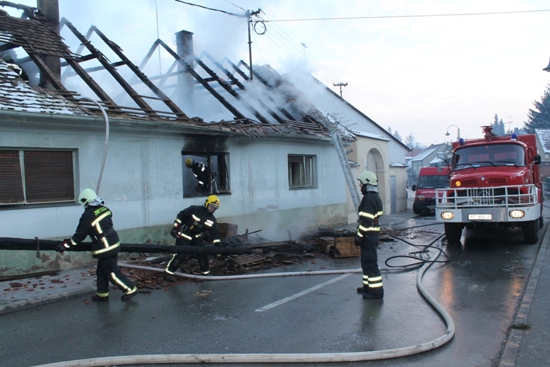 U tri dana tri požara