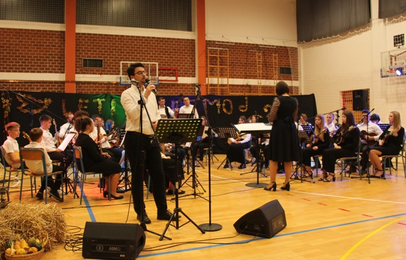 Udruga Kaptolački tamburaški orkestar održala koncert sa svoja tri orkestra u Sportskoj dvorani OŠ Vilima Korajca u Kaptolu