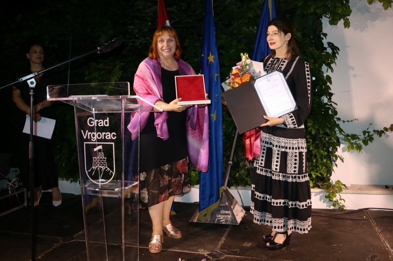 Ugledna pjesnička nagrada Tin Ujević dodijeljena Požežanki Lani Derkač