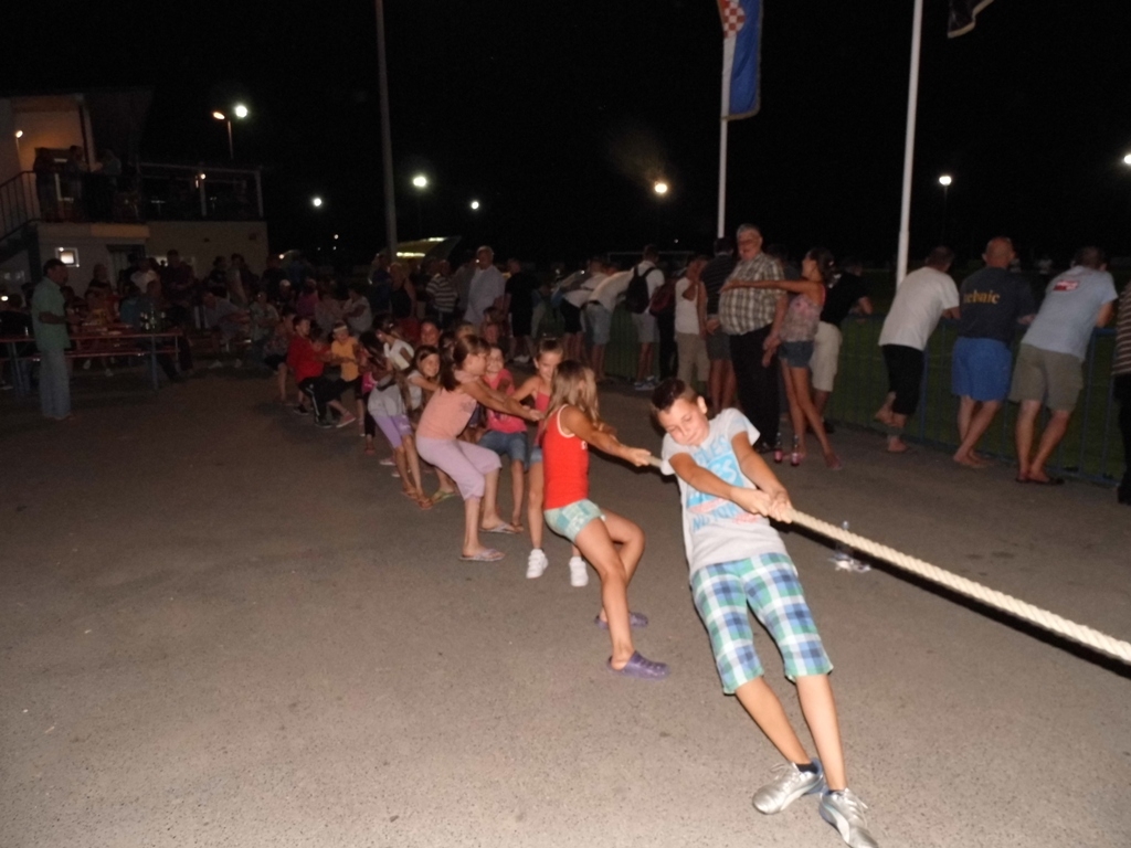 Ulične ekipe potezale uže