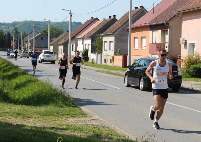 Upravo se trči 48. Memorijalna utrka "Zvonka Panežića" od Požege do Velike