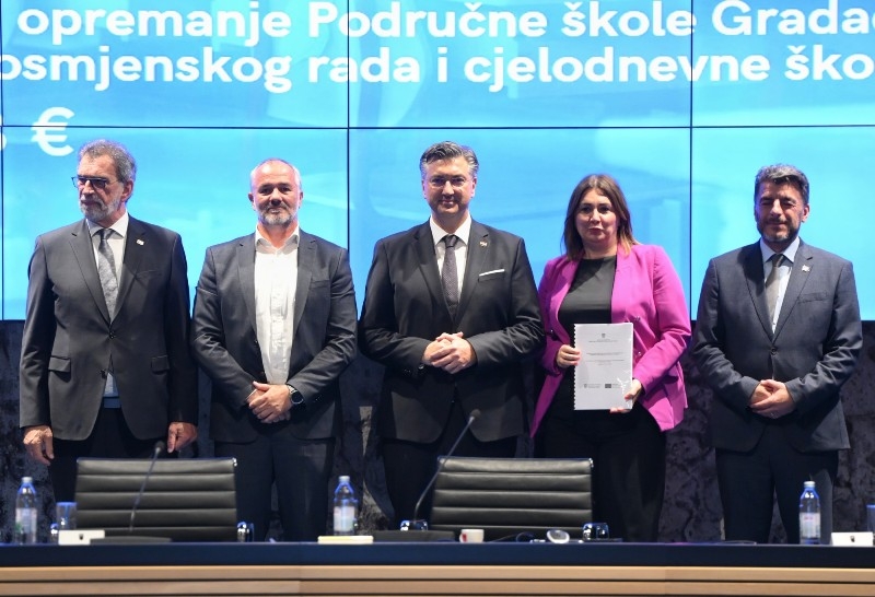 Uručen ugovor za prvi od jedanaest projekata za jednosmjenski rad škola kojima je Požeško-slavonska županija osnivač