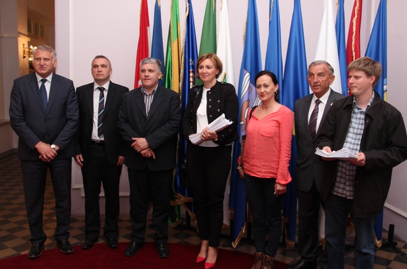 Uz kandidacijsku listu za županiju HDZ predao i preko 5.000 potpisa potpore