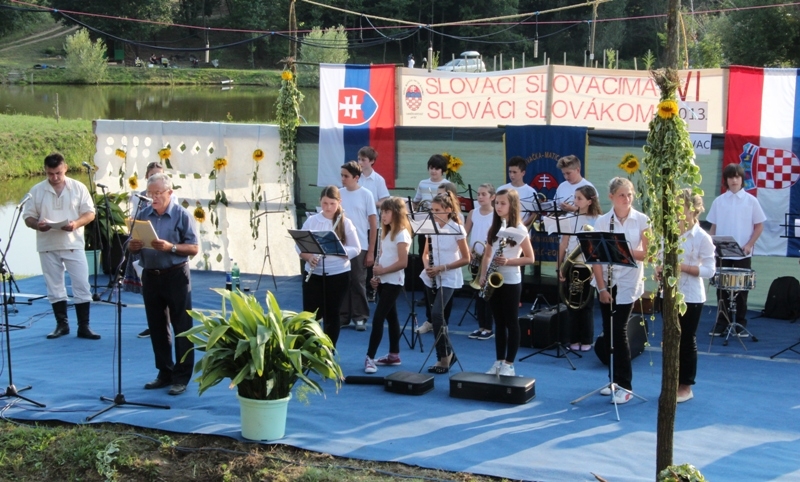 Uz pjesmu i ples prezentirani i tradicijski zanati