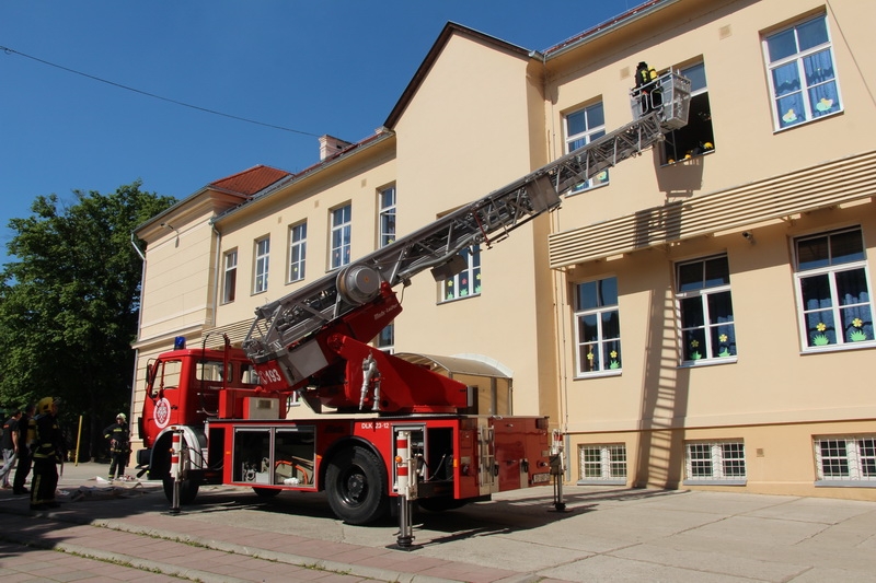 Vatrogasna pokazna vježba na Osnovnoj školi Julija Kempfa