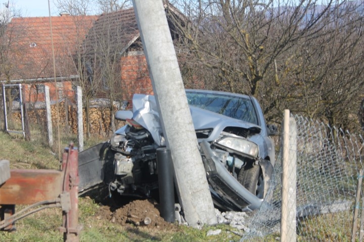 Vozačica u zavoju izletjela s Opelom