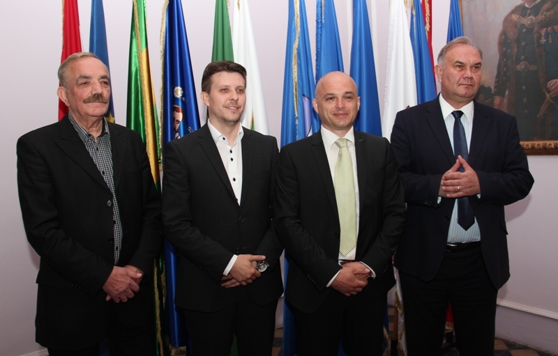 Za vijeće HDZ koalirao s HSU, a kandidat za gradonačelnika Darko Puljašić