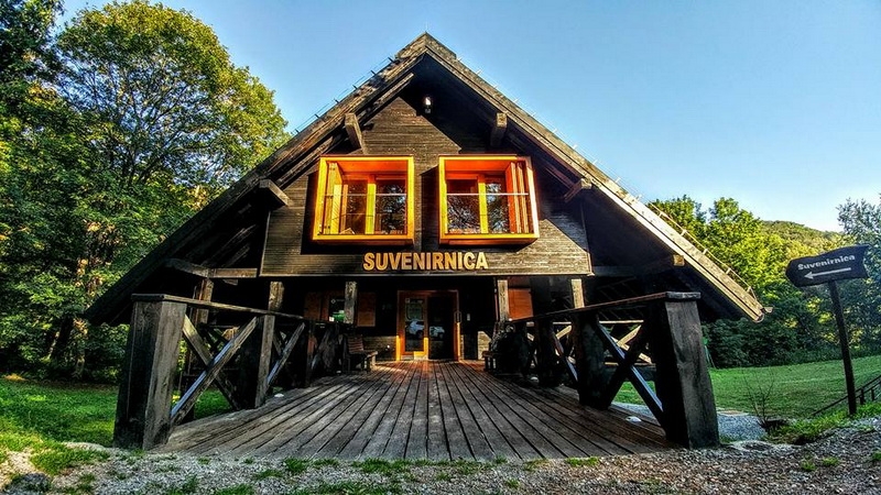 Zatvoren dio turističke infrastrukture Parka prirode Papuk, no balon Geopriče leti visoko