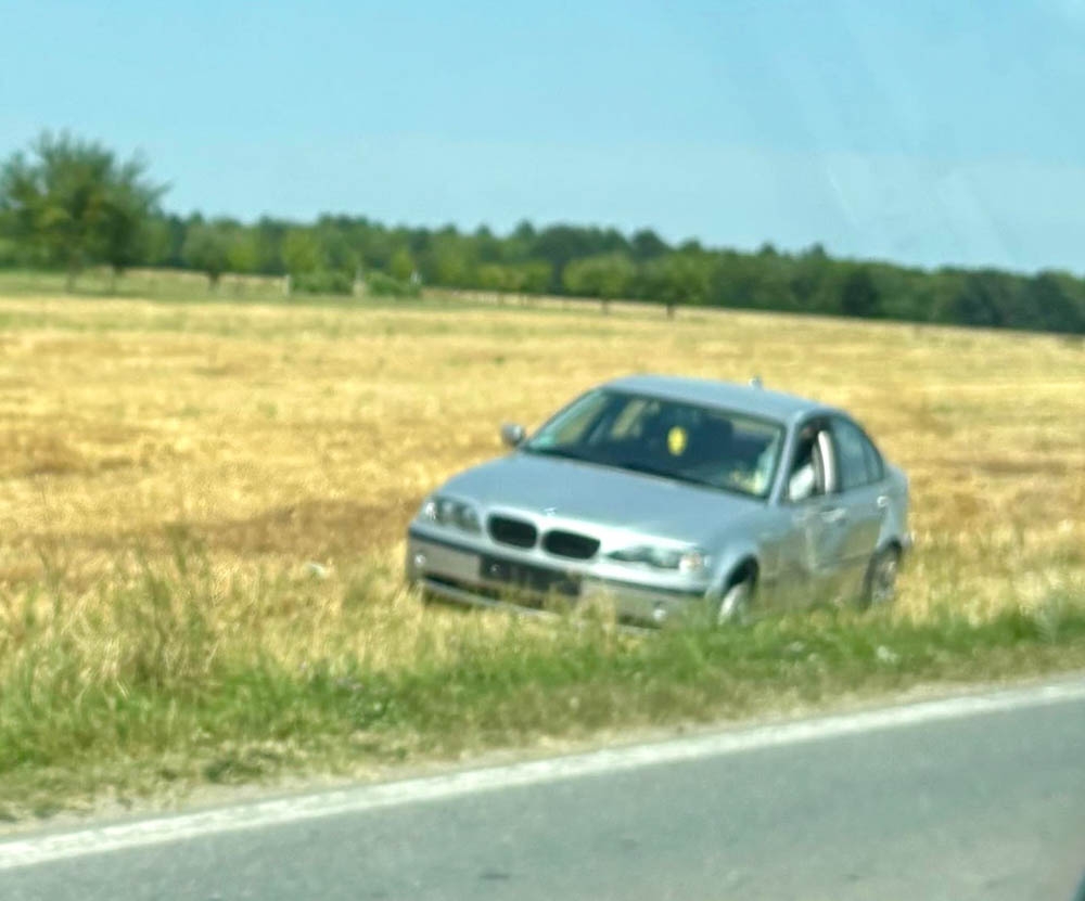 Zbog neprilagođene brzine sletio vozilom s kolnika