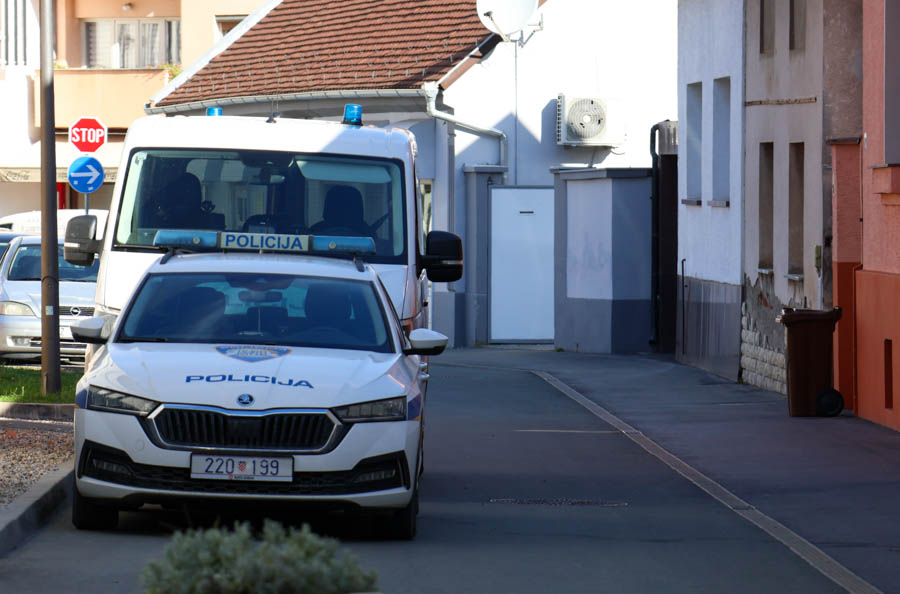 24-godišnjak sletio s ceste, udario u automobil i kuću pa pobjegao: Policija ga pronašla, bio pozitivan na amfetamin