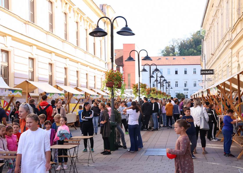 Požeška pješačka zona u znaku Europskog dana jezika