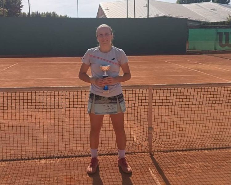 Lucija Grbeš osvojila teniski turnir u Vinkovcima bez izgubljenog seta