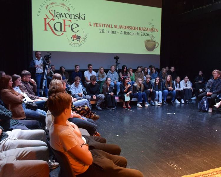 Peto izdanje Slavonskog KaFe-a započelo panelom „Slavonska kazališta – između publike, umjetnosti i stvarnosti“