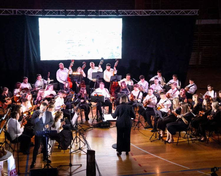 Kaptolački tamburaški orkestar koncertom „Harmonija desetljeća” proslavio deset godina djelovanja