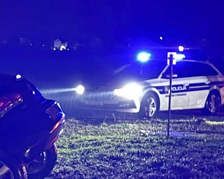 Pijana sletjela s ceste, udarila u zid kuće pa završila u odvodnom kanalu