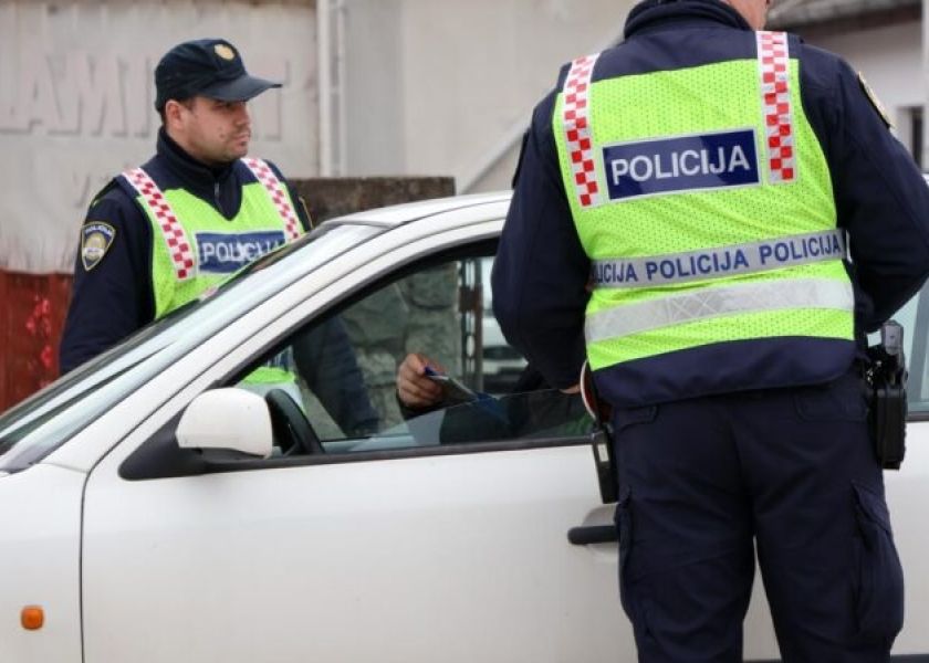 Vozio bez vozačke dozvole i napustio mjesto prometne nesreće, odbio je i alkotest