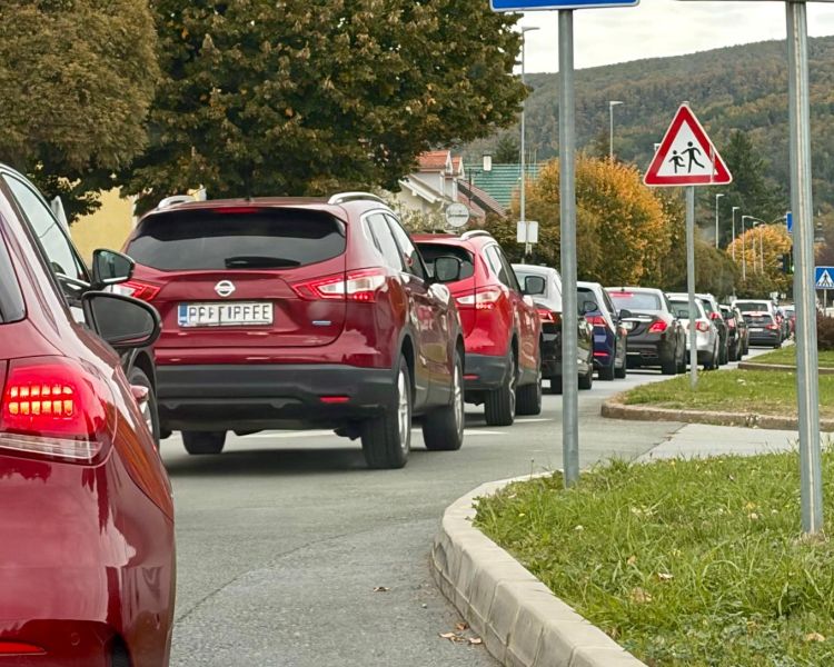 Uoči Svih svetih očekuje se pojačan promet: Policija poziva vozače i pješake na oprez