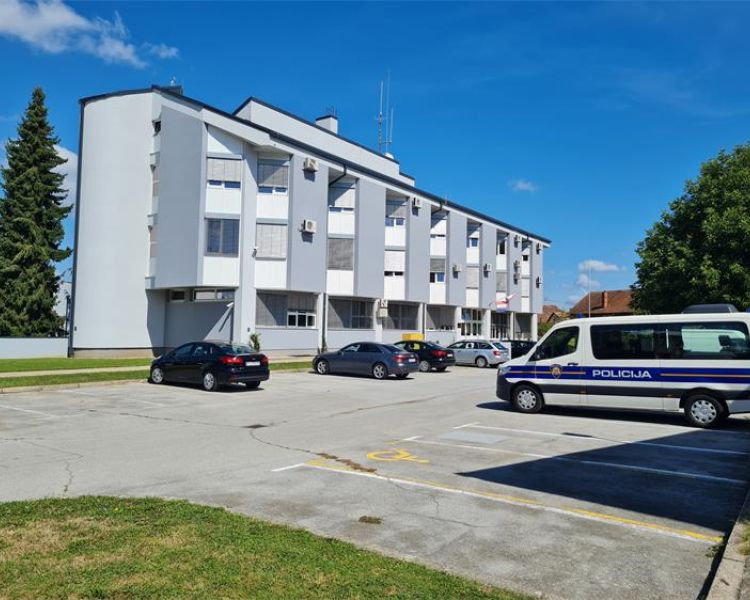 Vrijeđao i omalovažavao službene osobe putem društvene mreže