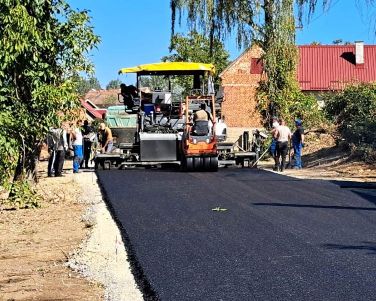 Ćosine Laze: Asfaltiranje prometnice u prigradskom naselju na Požeškoj gori