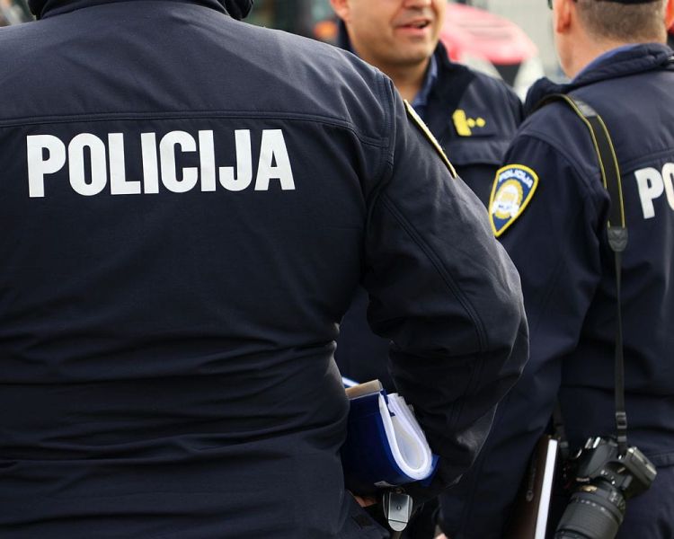 Provalio u kuću i otuđio trimer i dva bicikla