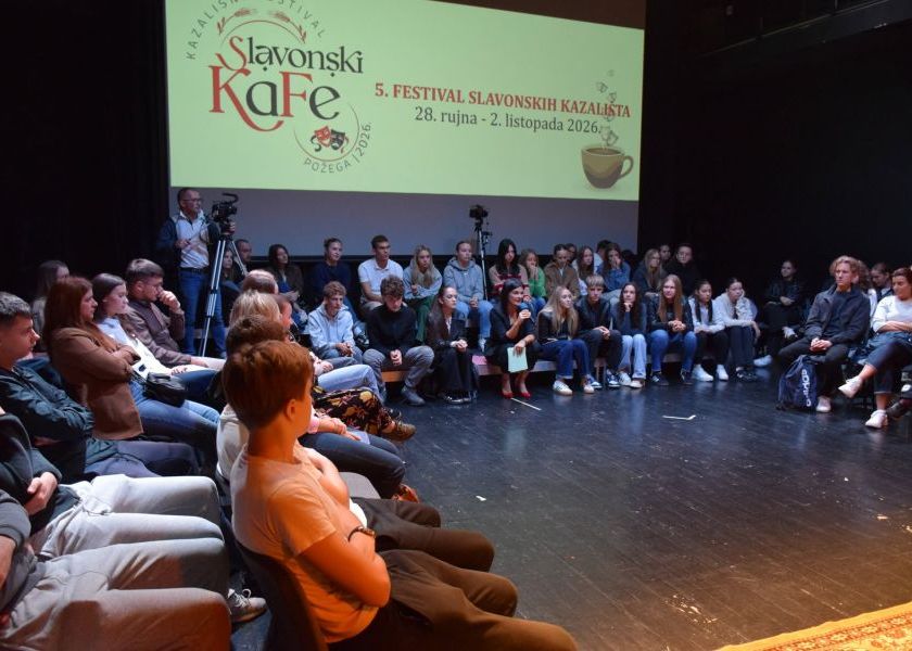 Peto izdanje Slavonskog KaFe-a započelo panelom „Slavonska kazališta – između publike, umjetnosti i stvarnosti“