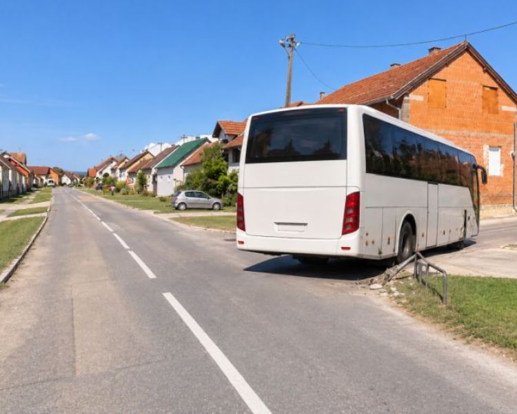 Autobusom udario u prometni znak u Požegi