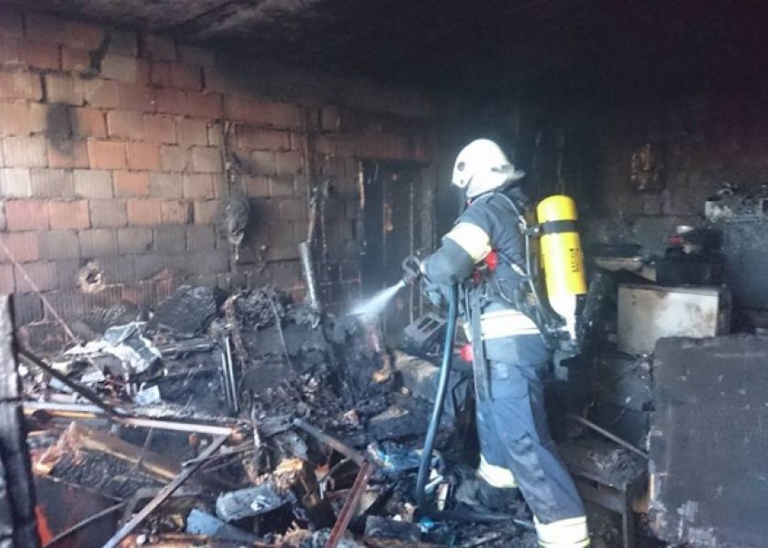 62-godišnjak u Milanlugu tijekom zavarivanja lanca aparatom za varenje izazvao požar na drvima i kosilici