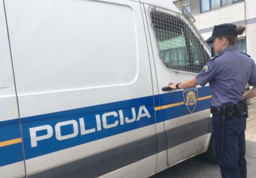 27-godišnjak verbalno napao 26-godišnjaka ispred obiteljske kuće u naselju Poreč