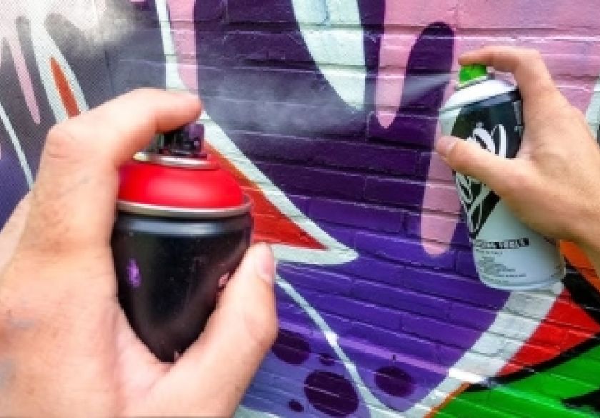 Nepoznati počinitelj ispisao grafite na zgradi aero kluba