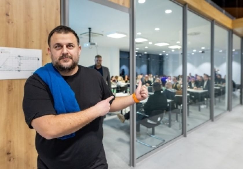 Na WineOS u eno-gastro kvizu pobijedite Deana Kotigu – znanjem, vinom i dobrom ekipom!