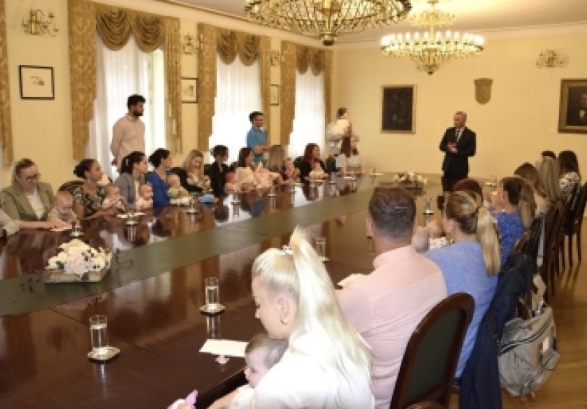 Potpore roditeljima: Grad Požega izdvojio 23.200 eura za novorođene sugrađane