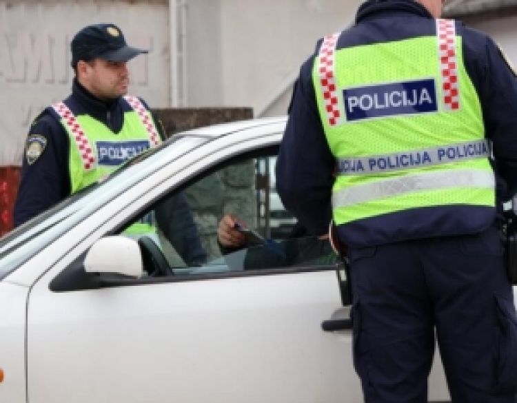Vozio bez vozačke, pijan i pod utjecajem droga