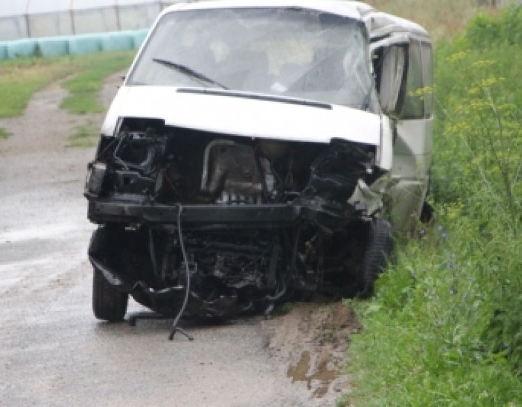 56-godišnja vozačica teretnog automobila u Jaguplijama prešla na suprotnu stranu kolnika i udarila u stup javne rasvjete