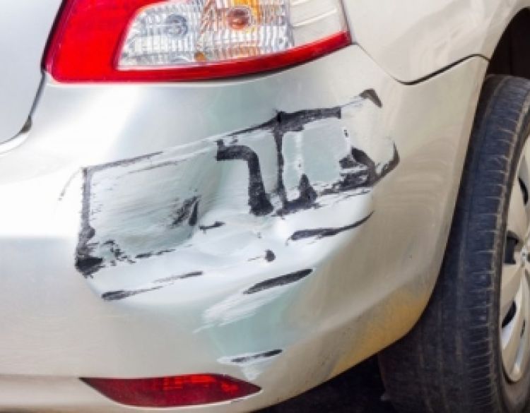 Dvije prometne u Požegi a u onoj u Osječkoj ulici 30-godišnja vozačica udarila u zadnji dio automobila 31-godišnjakinje i pobjegla