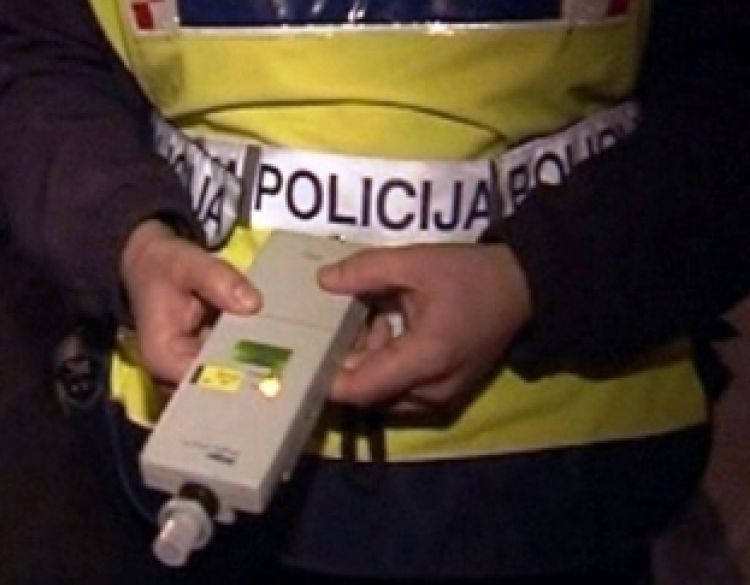 Kroz Gradac 42-godišnjak vozio automobil iza ponoći sa 1,55 promila alkohola - dobio 