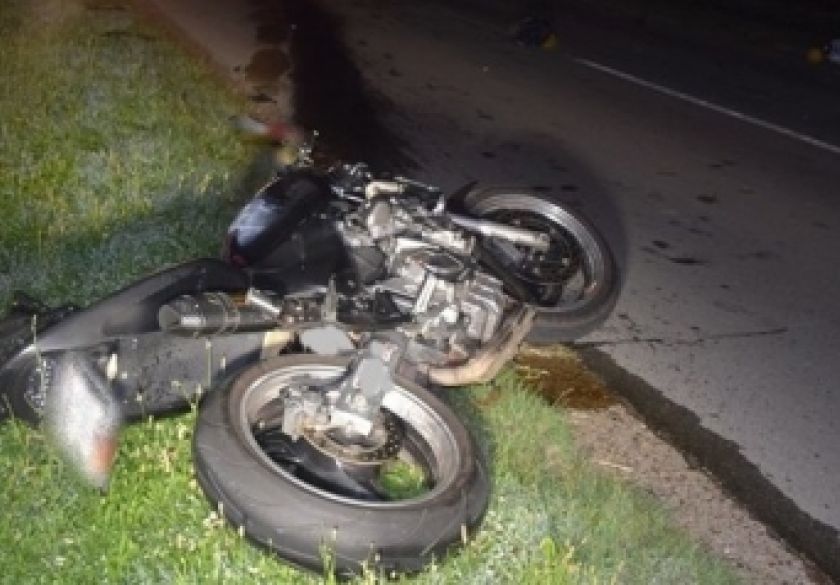 Uslijed neprilagođene brzine 43-godišnji motociklist izgubio kontrolu nad motorom i nakon zanošenja pao na kolnik i teško se ozlijedio