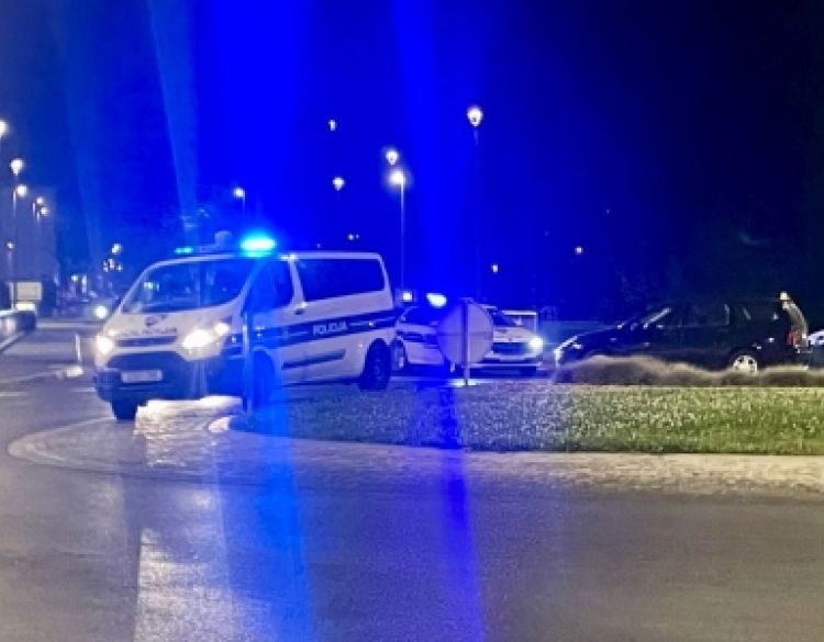 21-godišnjak prilikom uključivanja u promet skrivio prometnu nesreću