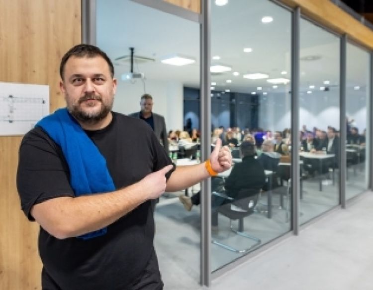 Na WineOS u eno-gastro kvizu pobijedite Deana Kotigu – znanjem, vinom i dobrom ekipom!