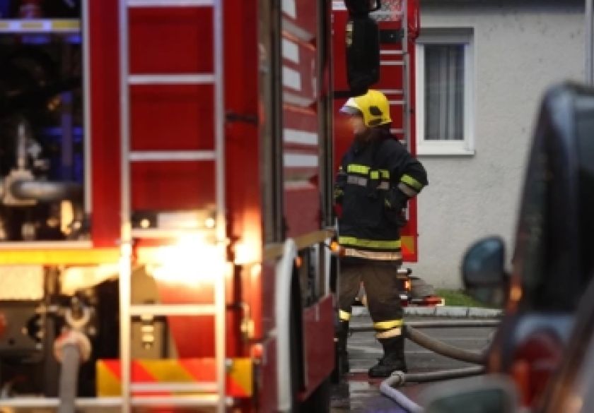 Uslijed kvara na električnim instalacijama došlo je do požara unutar građevinskog objekta u vlasništvu Grada Požege