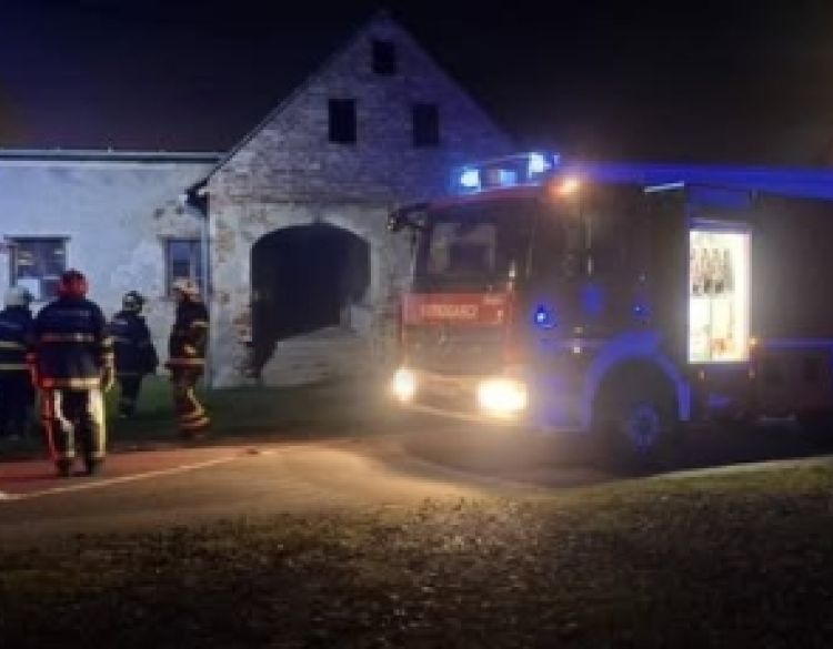 Noćas je došlo do požara u unutrašnjosti zgrade dvorca Kurija Kušević u Kuzmici