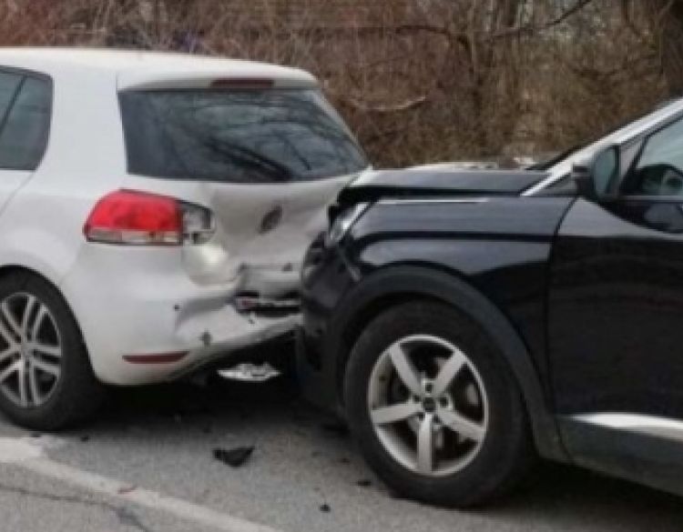 U tri prometne nesreće u Jakšiću, Požegi i Badljevini lakše ozlijeđene tri osobe
