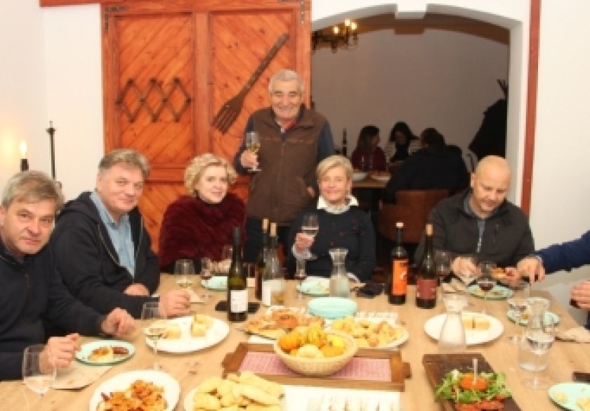 Proslavljeno Martinje u Vinariji Sontachi u novo otvorenoj kušaonici vina po starim regulama 