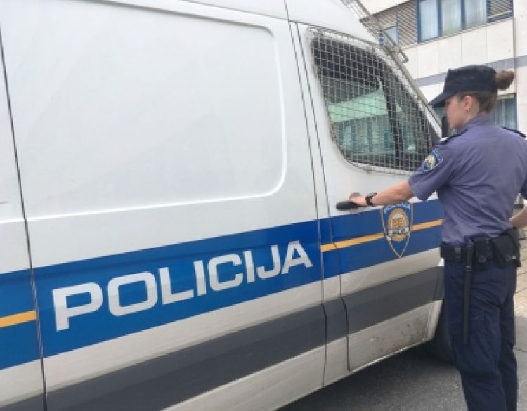 Dvije prometne a u onoj u Pakracu 53-godišnji vozač teretnog automobila udario u prednji dio automobila 69-godišnjakinje