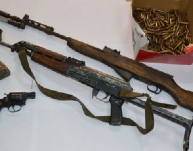 Anonimni građanin s područja Požege dragovoljno predao pušku, automatsku pušku, plinski pištolj i 49 komada streljiva