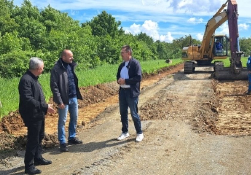 Počeli radovi na asfaltiranju u naselju Laze Ćosine - projekt Hrvatskih cesta sufinanciran sredstvima Vlade RH